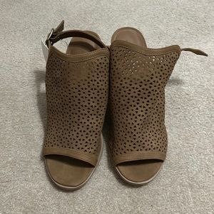 NWT Universal Threads Heels